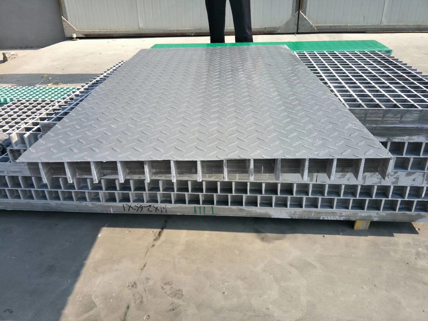 玻璃鋼格柵蓋板：性能優(yōu)勢與應(yīng)用領(lǐng)域